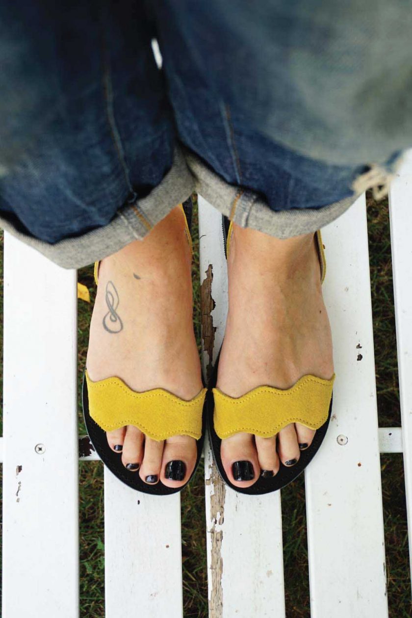 Sandały damskie ze skóry naturalnej FUNKY VIBE, żółte